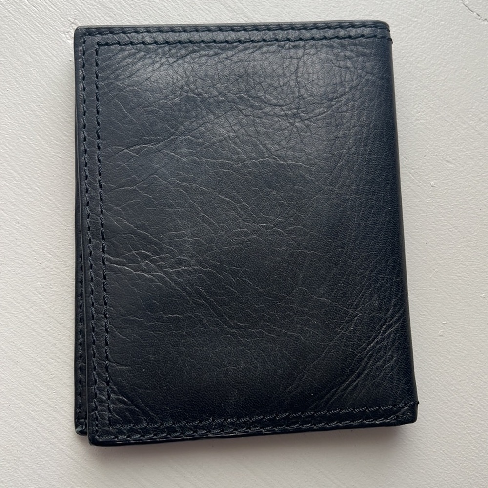 Men’s Fossil Leather Wallet - Picture 2 of 10